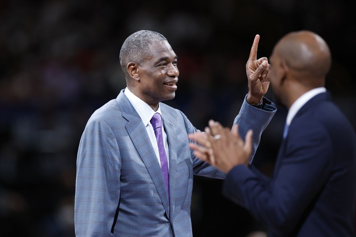 Oct 2, 2022; Saitama, JPN; Dikembe Mutombo gestures as he is introduced after the first quarter at Saitama Super Arena. Mandatory Credit: Yukihito Taguchi-Imagn Images
