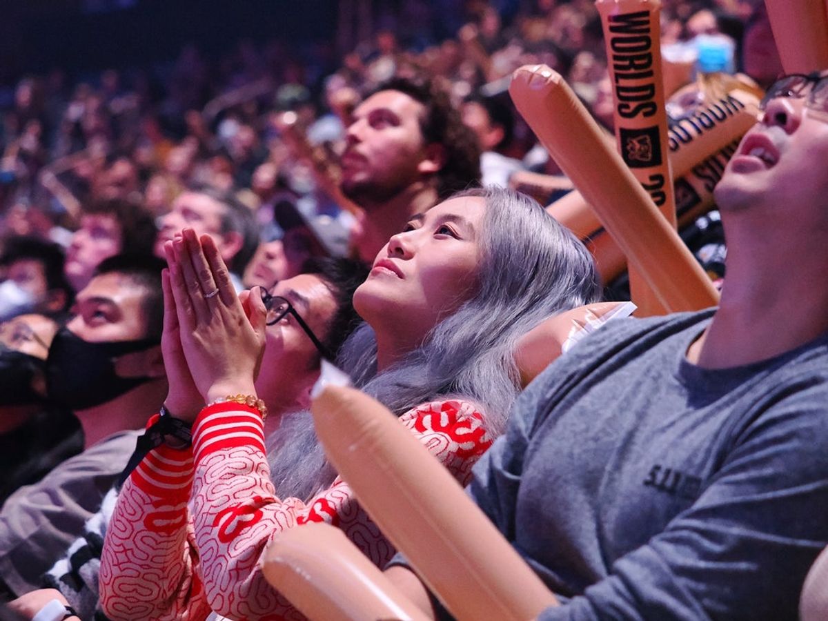 Nov 5, 2022; San Francisco, California, USA; Fans follow the game between T1 and DRX during the League of Legends World Championships at Chase Center. Mandatory Credit: Kelley L Cox-Imagn Images