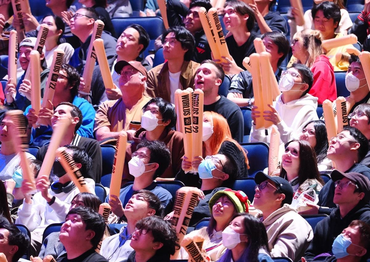 Nov 5, 2022; San Francisco, California, USA; Fans bang thunder sticks during the League of Legends World Championships between T1 and DRX at Chase Center. Mandatory Credit: Kelley L Cox-Imagn Images