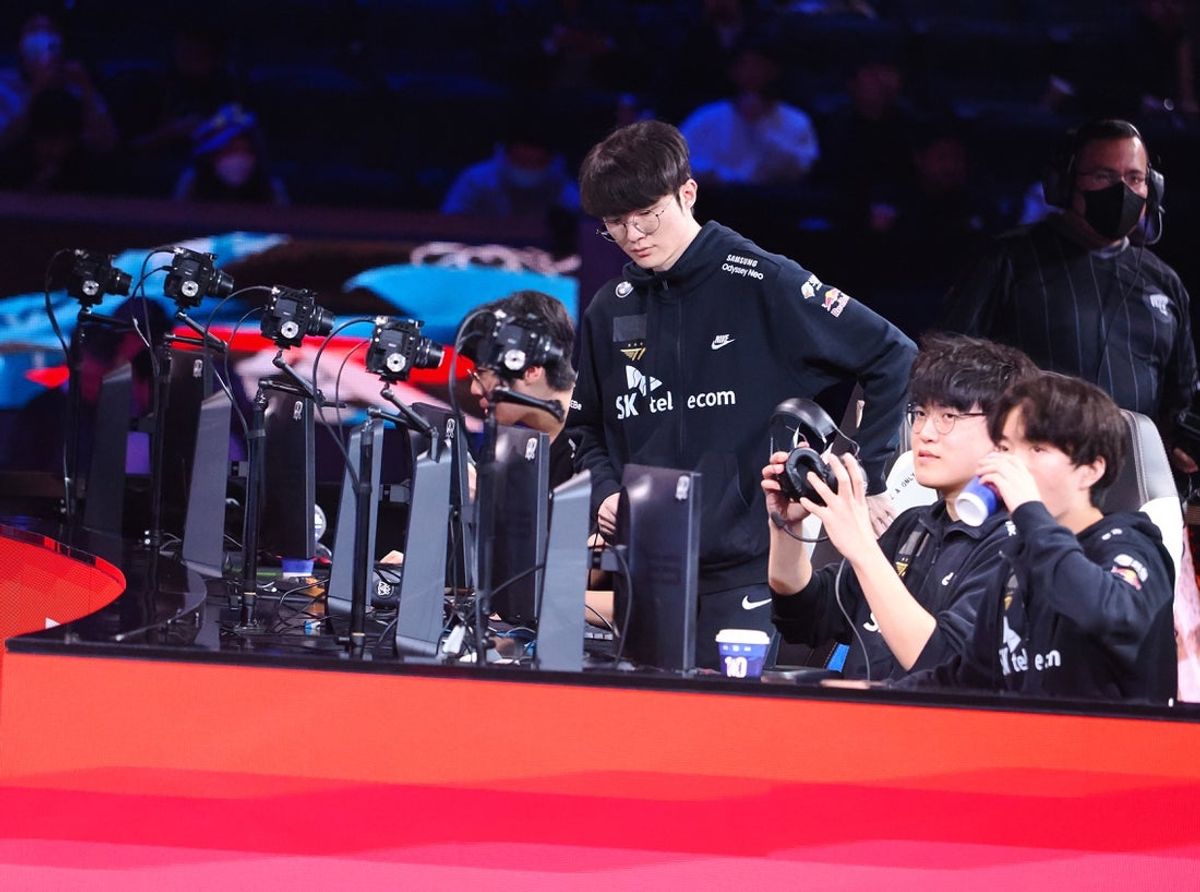 Nov 5, 2022; San Francisco, California, USA; T1 mid laner Sang-hyeok "Faker" Lee sits down to play game 4 against DRX during the League of Legends World Championships at Chase Center. Mandatory Credit: Kelley L Cox-Imagn Images