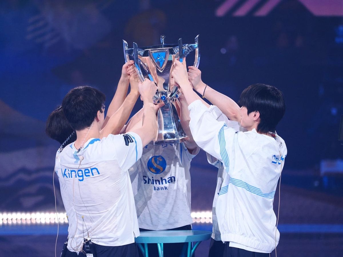 Nov 5, 2022; San Francisco, California, USA; DRX players up the Summoner's Cup Worlds 2022 trophy after winning the League of Legends World Championships against T1 at Chase Center. Mandatory Credit: Kelley L Cox-Imagn Images