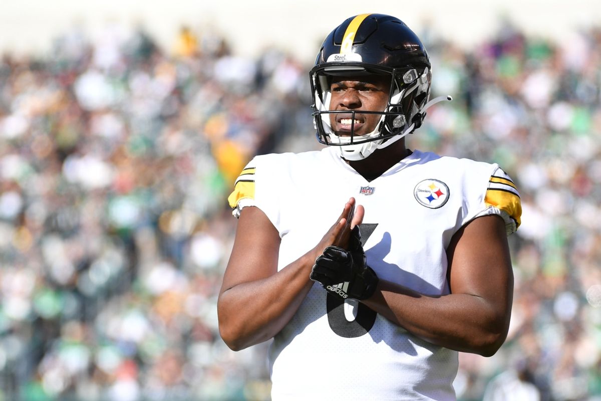 Oct 30, 2022; Philadelphia, Pennsylvania, USA; Pittsburgh Steelers punter Pressley Harvin III (6) against the Philadelphia Eagles at Lincoln Financial Field. Mandatory Credit: Eric Hartline-USA TODAY Sports