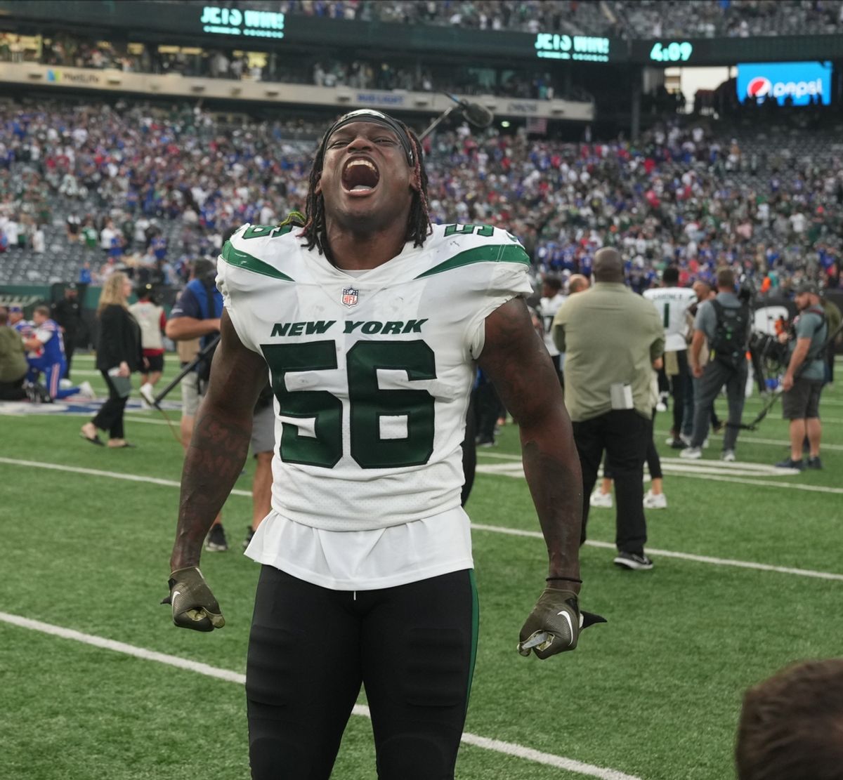 At the end of the game Quincy Williams of the Jets celebrates a 20-17 win over the Buffalo Bills as the two teams met in an AFC East game played at MetLife Stadium in East Rutherford, NJ on November 6 2022.

The New York Jets Host The Buffalo Bills In An Afc East Game Played At Metlife Stadium In East Rutherford Nj On November 6 2022