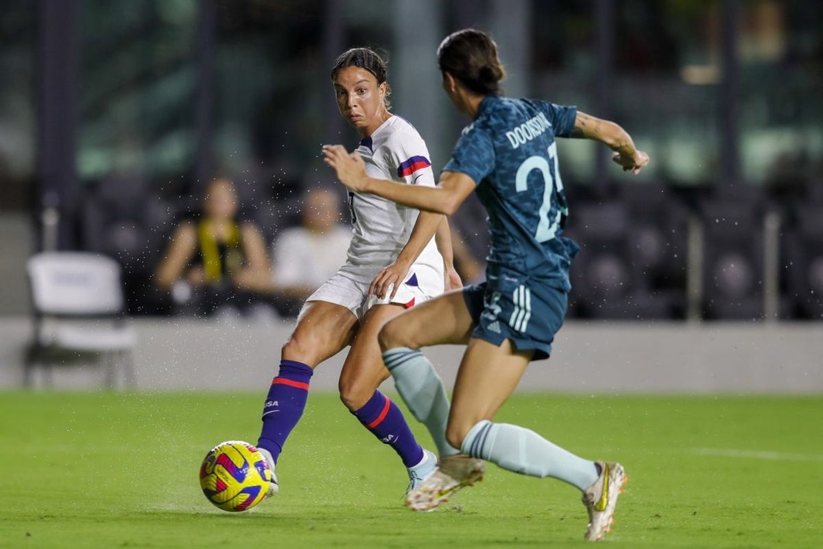 Nov 10, 2022; Ft. Lauderdale, Florida, USA; United States forward Mallory Pugh (9) attempts to pass the ball as Germany defender Sara Doorsoun (23) defends during the first half at DRV PNK Stadium. Mandatory Credit: Sam Navarro-Imagn Images