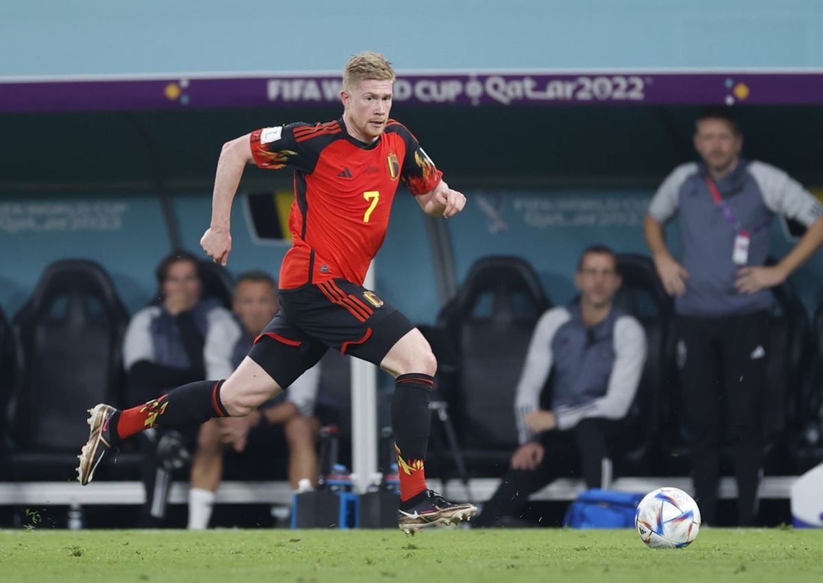 Nov 23, 2022; Al Rayyan, Qatar; Belgium midfielder Kevin De Bruyne (7) dribbles during the second half of a group stage match against Canada during the 2022 FIFA World Cup at Ahmad Bin Ali Stadium. Mandatory Credit: Yukihito Taguchi-Imagn Images