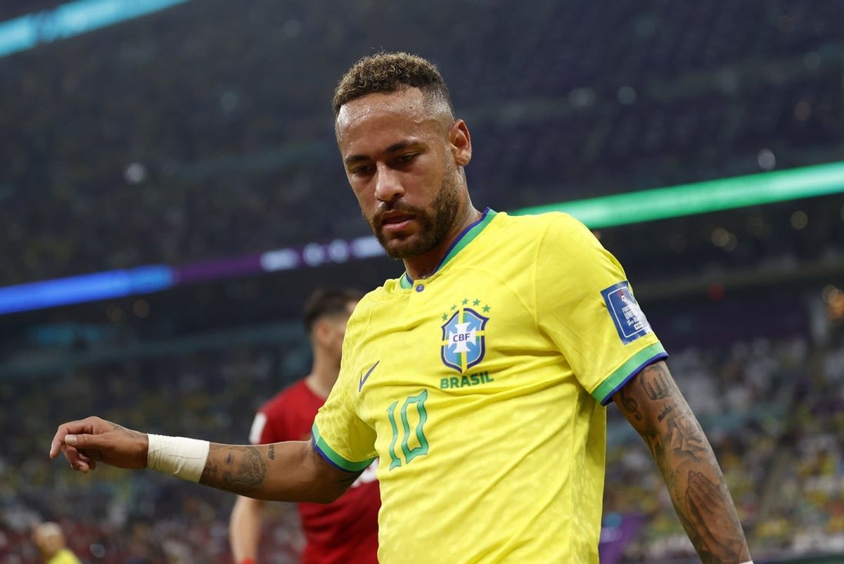 Nov 24, 2022; Lusail, Qatar; Brazil forward Neymar (10) reacts against Serbia during the first half in a group stage match during the 2022 World Cup at Lusail Stadium. Mandatory Credit: Yukihito Taguchi-Imagn Images