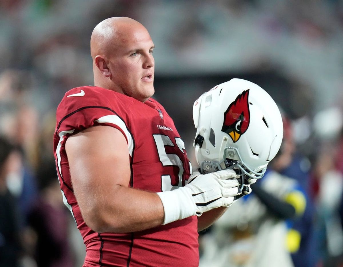 Dec 12, 2022; Glendale, Ariz., USA;  Arizona Cardinals center Billy Price (53) prepares for pre-game warm ups before playing against the New England Patriots at State Farm Stadium. Mandatory Credit: Michael Chow-Arizona Republic

Nfl Cardinals Patriots 1213 New England Patriots At Arizona Cardinals