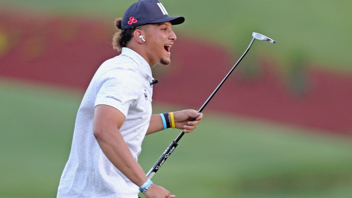 Patrick Mahomes empties The Trash all over course.