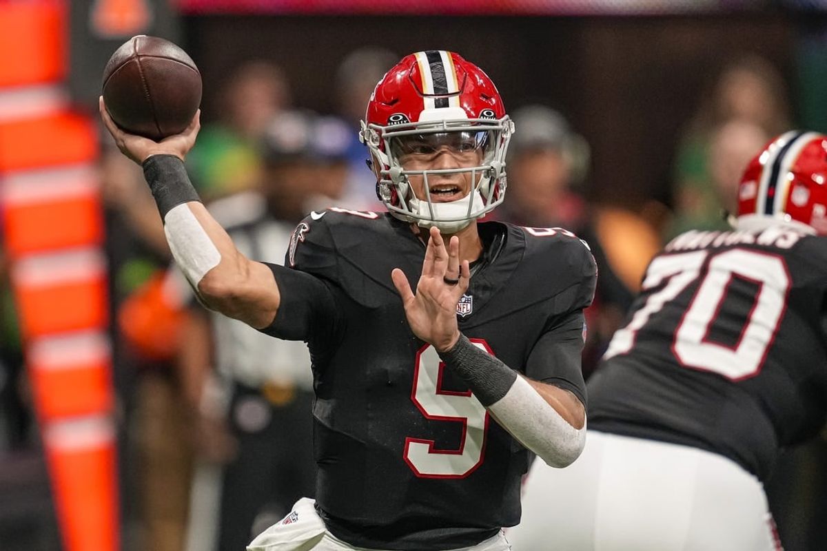 Sep 17, 2023; Atlanta, Georgia, USA; Atlanta Falcons quarterback Desmond Ridder (9) passes the ball against the Green Bay Packers during the first quarter at Mercedes-Benz Stadium.