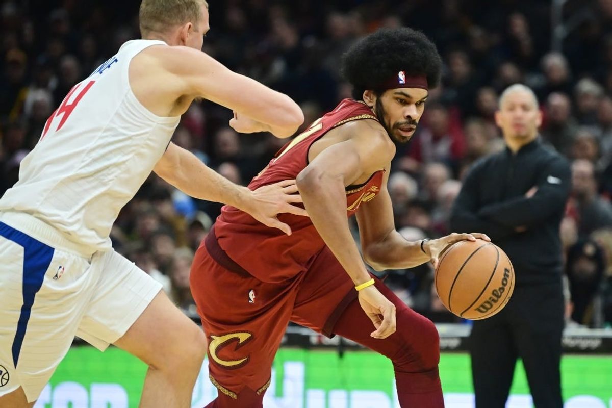 Jan 29, 2024; Cleveland, Ohio, USA; Cleveland Cavaliers center Jarrett Allen (31) drives to the basket against Los Angeles Clippers center Mason Plumlee (44) during the first half at Rocket Mortgage FieldHouse.