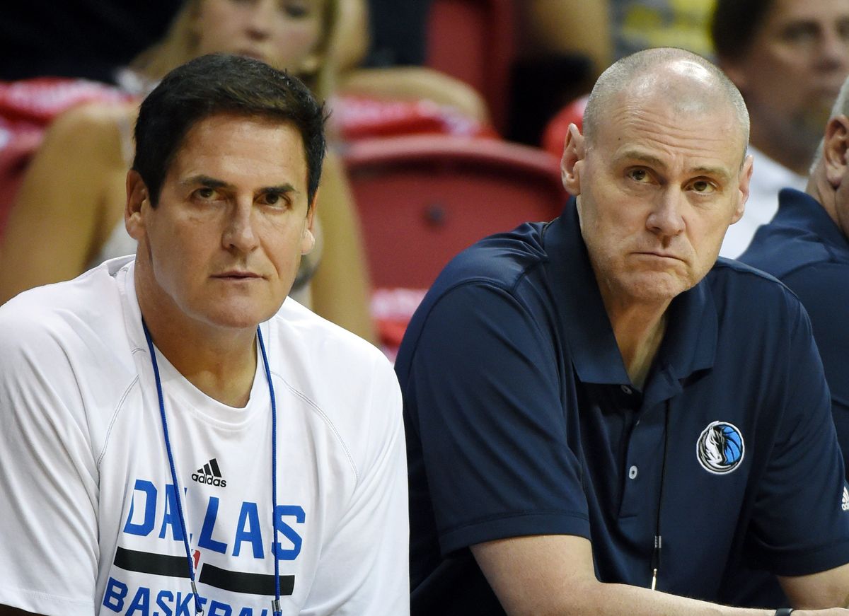 Mavs owner Mark Cuban (l.) with former head coach Rick Carlisle