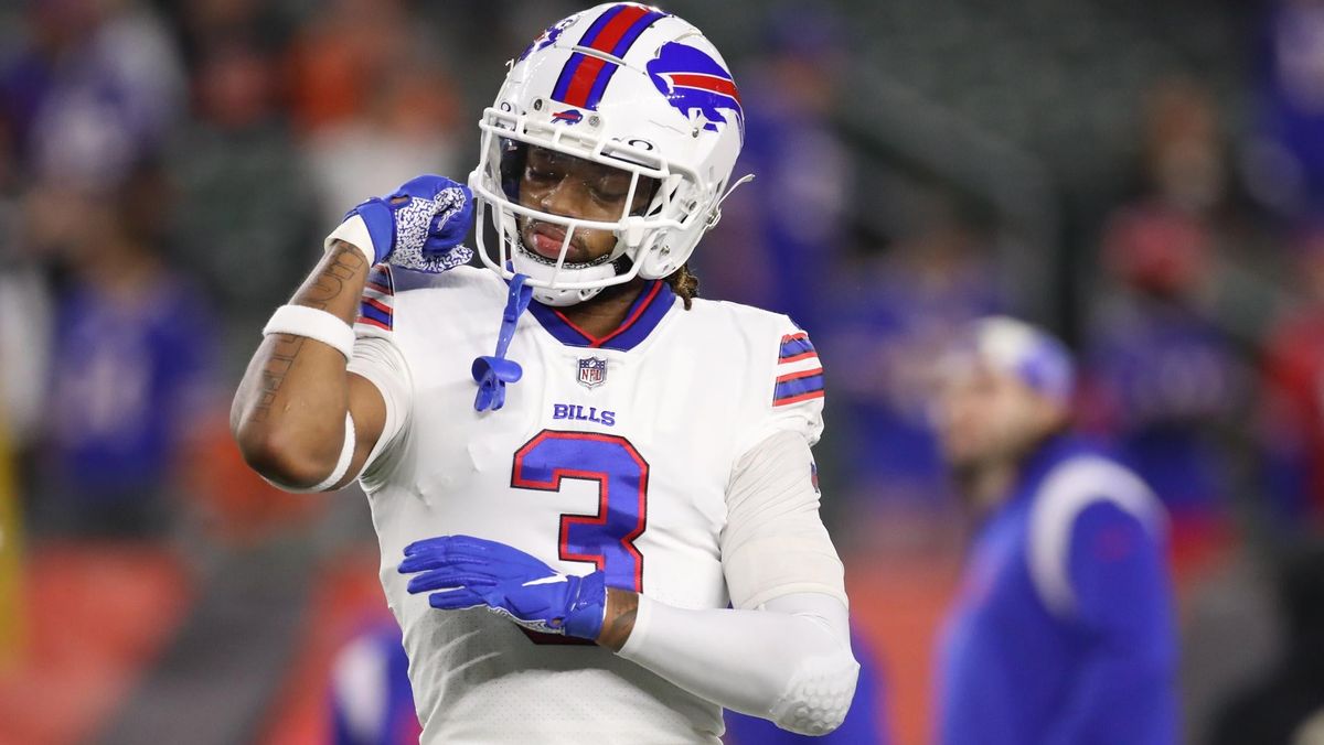 Damar Hamlin in pregame warmups on Monday Night.