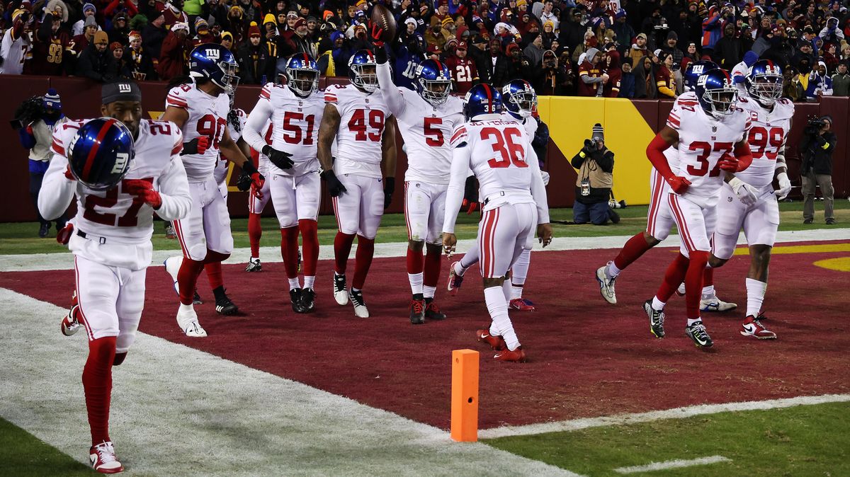 Giants r ookie Kayvon Thibodeaux celebrates with teammates after scoring TD in Sunday night’s  win over Commanders .