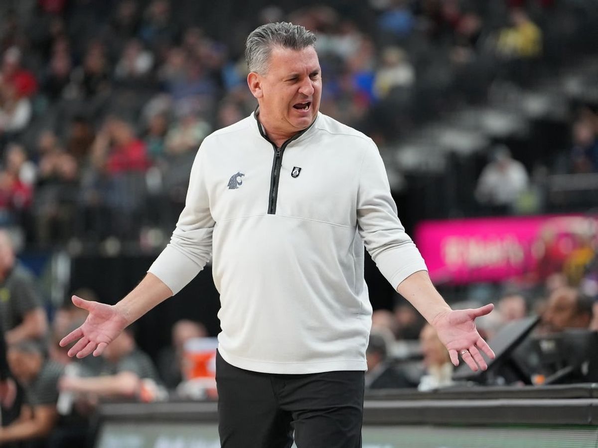 Mar 9, 2023; Las Vegas, NV, USA; Washington State Cougars head coach Kyle Smith reacts to a call in favor of the Oregon Ducks during the second half at T-Mobile Arena.