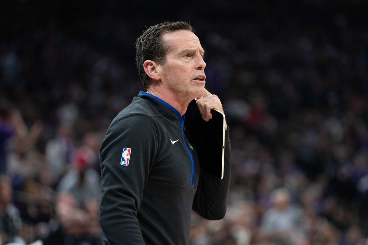 April 17, 2023; Sacramento, California, USA; Golden State Warriors assistant coach Kenny Atkinson during the second quarter in game two of the first round of the 2023 NBA playoffs against the Sacramento Kings at Golden 1 Center. Mandatory Credit: Kyle Terada-USA TODAY Sports