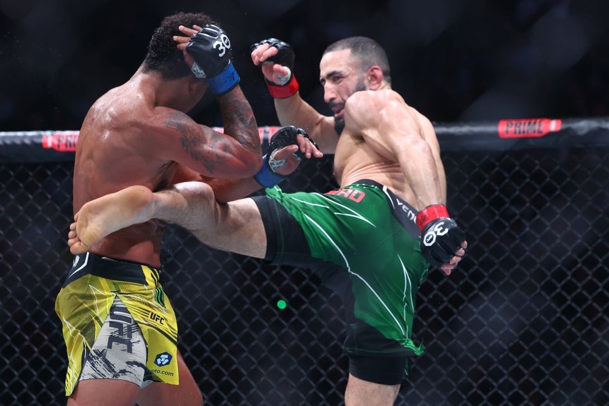 May 6, 2023; Newark, New Jersey, USA; Belal Muhammad (red gloves) fights Gilbert Burns (blue gloves) during UFC 288 at Prudential Center. Mandatory Credit: Ed Mulholland-Imagn Images