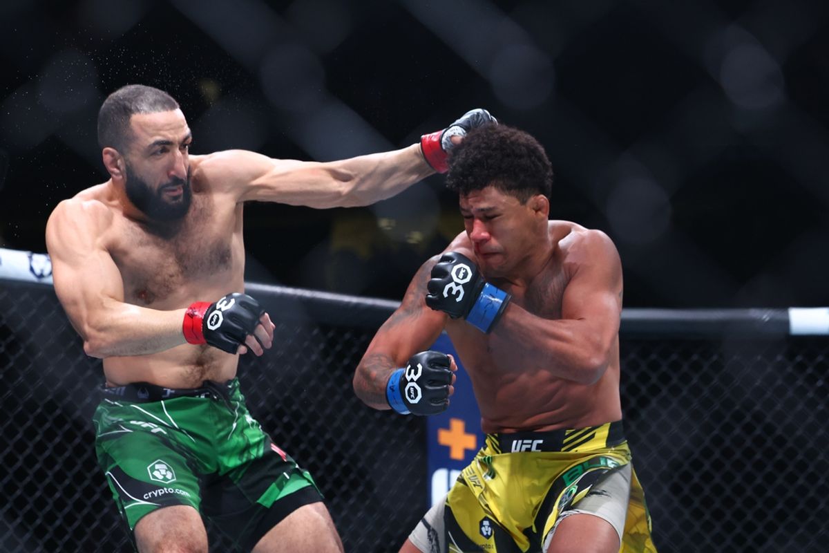 May 6, 2023; Newark, New Jersey, USA; Belal Muhammad (red gloves) fights Gilbert Burns (blue gloves) during UFC 288 at Prudential Center. Mandatory Credit: Ed Mulholland-Imagn Images