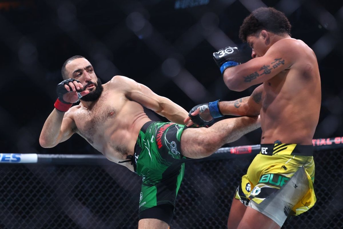 May 6, 2023; Newark, New Jersey, USA; Belal Muhammad (red gloves) fights Gilbert Burns (blue gloves) during UFC 288 at Prudential Center. Mandatory Credit: Ed Mulholland-Imagn Images