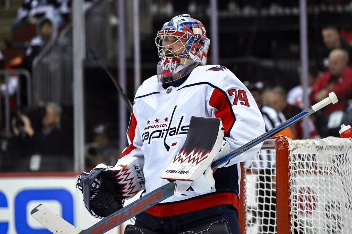 Nov 10, 2023; Newark, New Jersey, USA; Washington Capitals goaltender Charlie Lindgren (79) tends net during the second period against the New Jersey Devils at Prudential Center.
