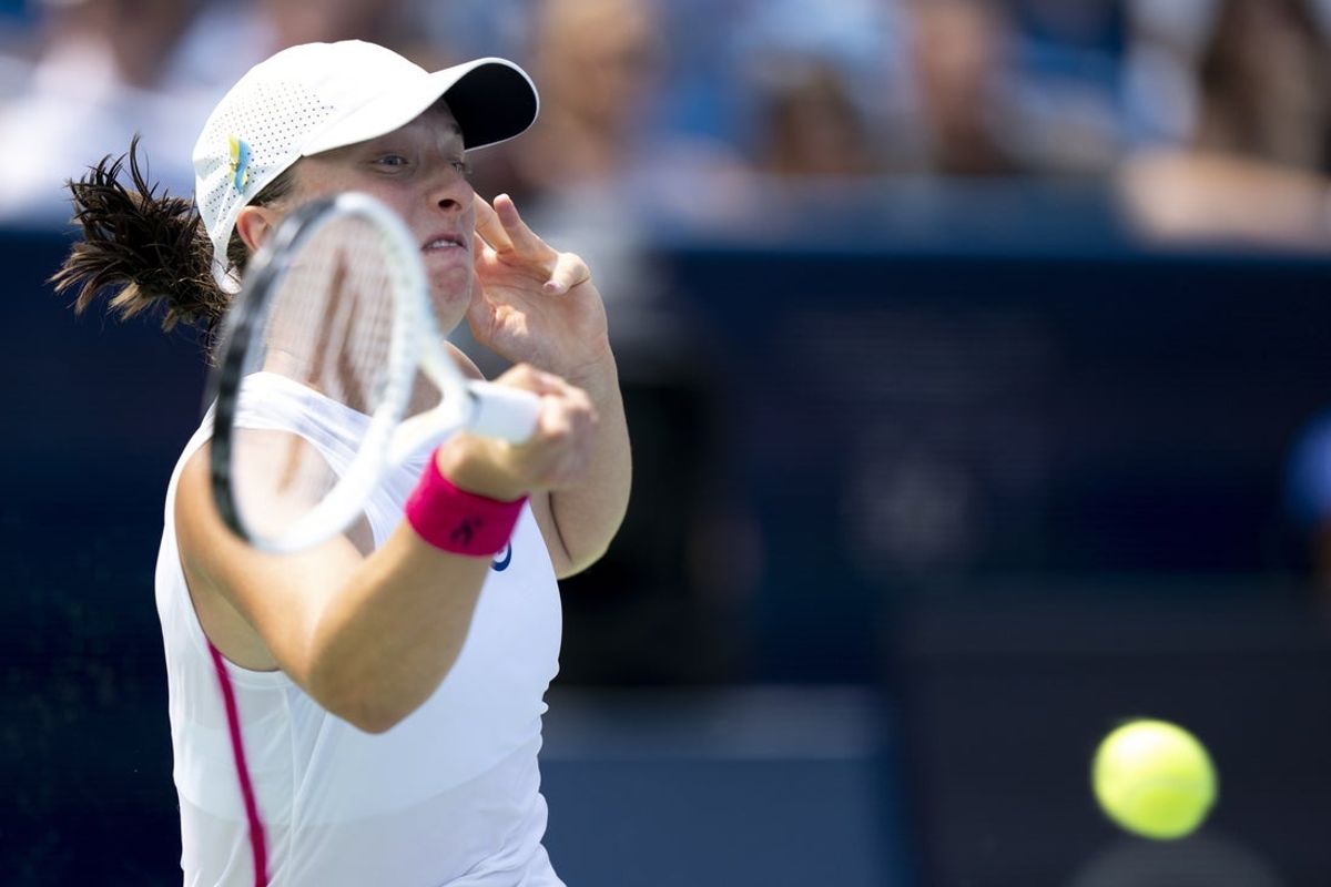 Aug 19, 2023; Mason, OH, USA; Iga Switek, of Poland, returns to Coco Gauff, of the United States, during the semifinal of the Western & Southern Open at the Lindner Family Tennis Center. Mandatory Credit: Albert Cesare-Imagn Images