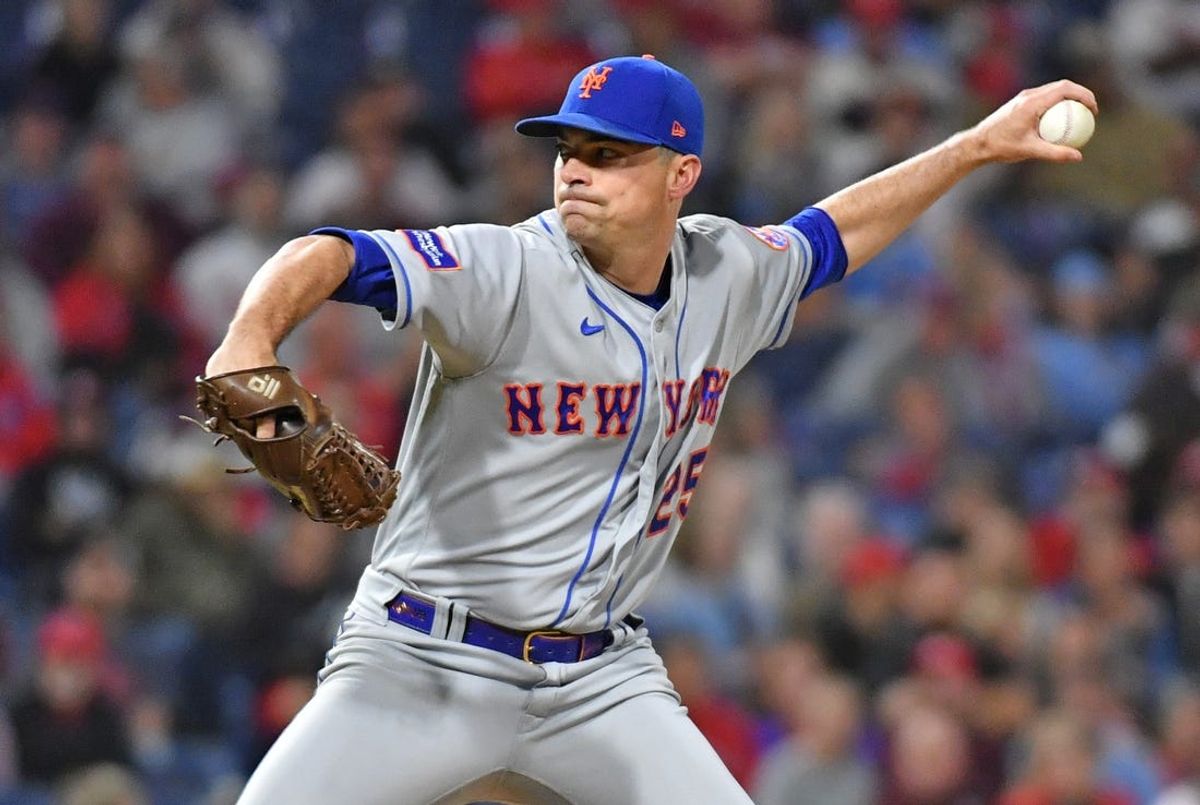 Sep 22, 2023; Philadelphia, Pennsylvania, USA; New York Mets relief pitcher Brooks Raley (25) throws a pitch during the ninth inning against the Philadelphia Phillies at Citizens Bank Park. Mandatory Credit: Eric Hartline-USA TODAY Sports