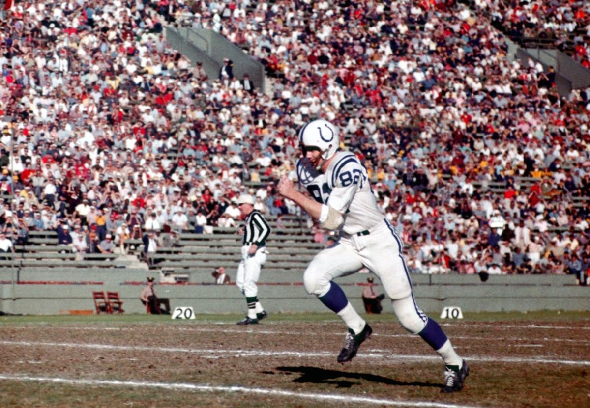 Dec 12, 1959; Los Angeles, CA, USA; FILE PHOTO; Baltimore Colts receiver (82) Raymond Berry in action against the Los Angeles Rams at Memorial Coliseum. Mandatory Credit: Photo By David Boss-Imagn Images