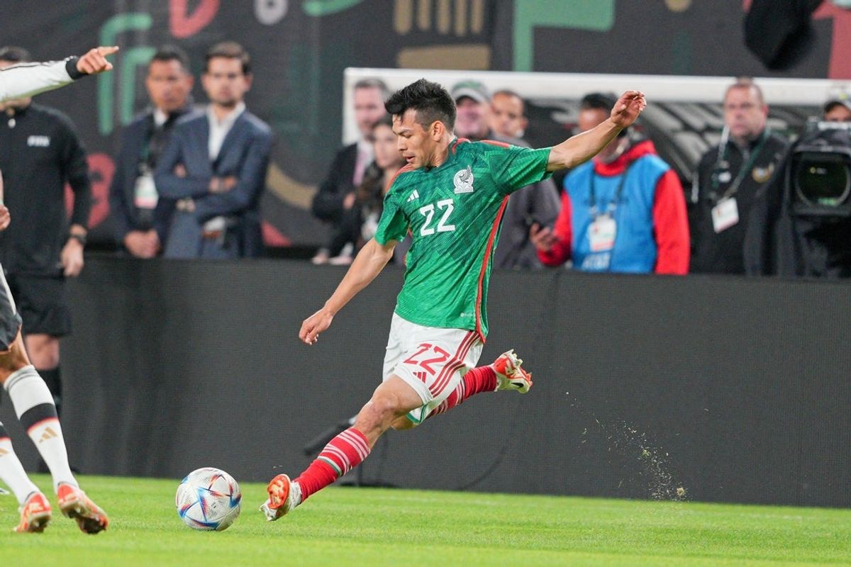 Oct 17, 2023; Philadelphia, PA, USA; Mexico midfielder Hirving Lozano (22) kicks the ball against Germany in the first half at Lincoln Financial Field. Mandatory Credit: Andy Lewis-Imagn Images