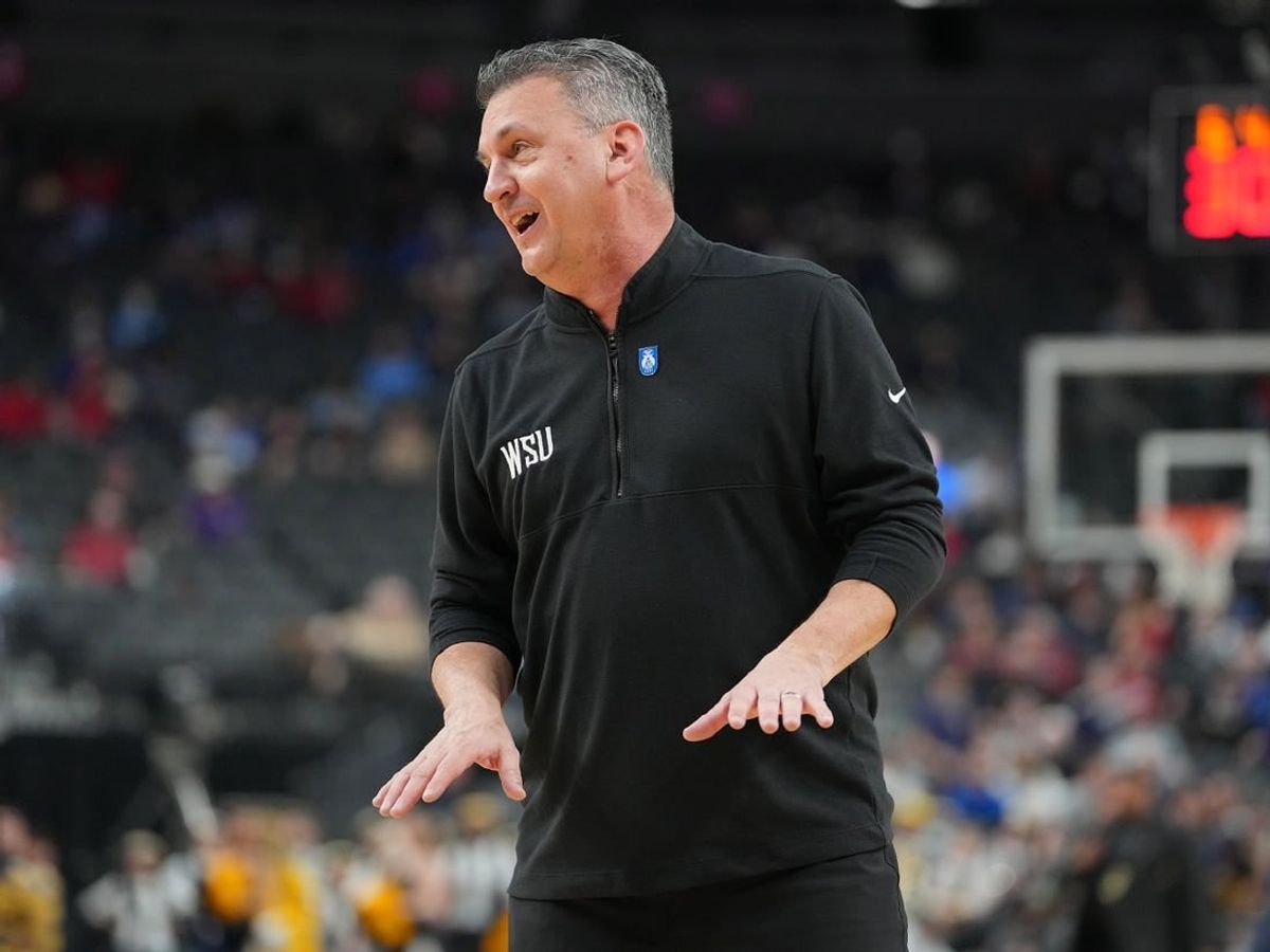Mar 8, 2023; Las Vegas, NV, USA; Washington State Cougars head coach Kyle Smith talks to an official before a free throw attempt by the California Golden Bears during the first half at T-Mobile Arena.