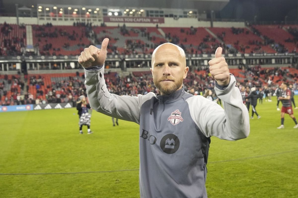 Oct 21, 2023; Toronto, Ontario, CAN; Toronto FC midfielder Michael Bradley (4) acknowledges the fans after a match against Orlando City SC at BMO Field. Mandatory Credit: John E. Sokolowski-Imagn Images
