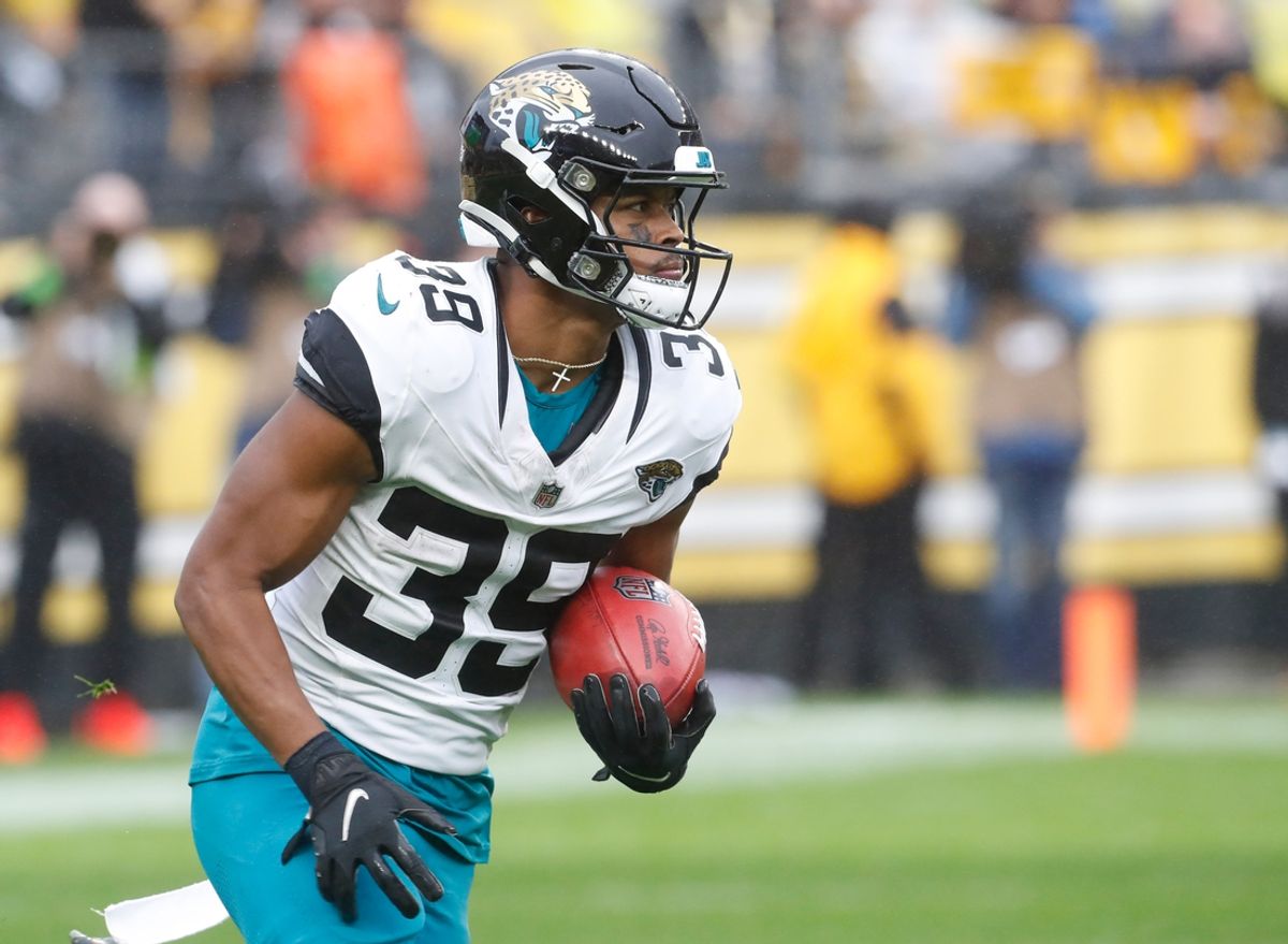 Oct 29, 2023; Pittsburgh, Pennsylvania, USA;  Jacksonville Jaguars wide receiver Jamal Agnew (39) returns a kick-off against the Pittsburgh Steelers during the third quarter at Acrisure Stadium. Mandatory Credit: Charles LeClaire-Imagn Images