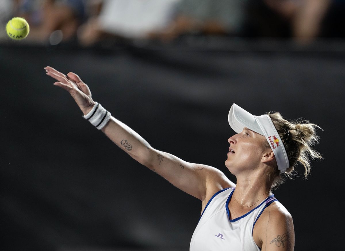 Nov 1, 2023; Cancun, Mexico; Marketa Vondrousova (CZE) tosses the ball to serve during her match against Ons Jabeur (TUN) on day four of the GNP Saguaros WTA Finals Cancun. Mandatory Credit: Susan Mullane-Imagn Images