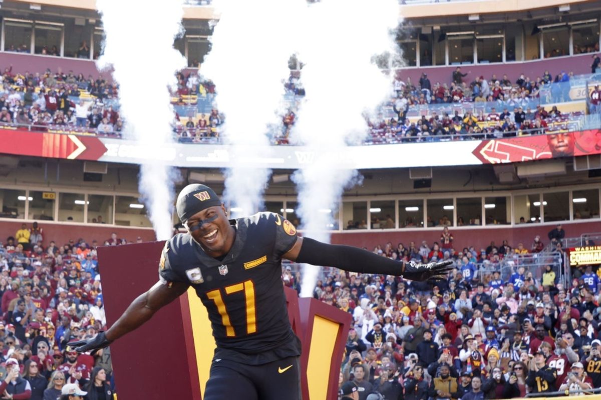 Nov 19, 2023; Landover, Maryland, USA; Washington Commanders wide receiver Terry McLaurin (17) runs onto the field prior to the game against the New York Giants at FedExField. Mandatory Credit: Geoff Burke-Imagn Images