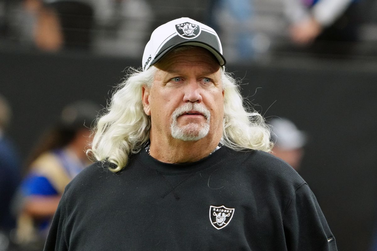 Nov 26, 2023; Paradise, Nevada, USA; Las Vegas Raiders senior defensive assistant coach Rob Ryan watches the game against the Kansas City Chiefs Allegiant Stadium. Mandatory Credit: Kirby Lee-Imagn Images