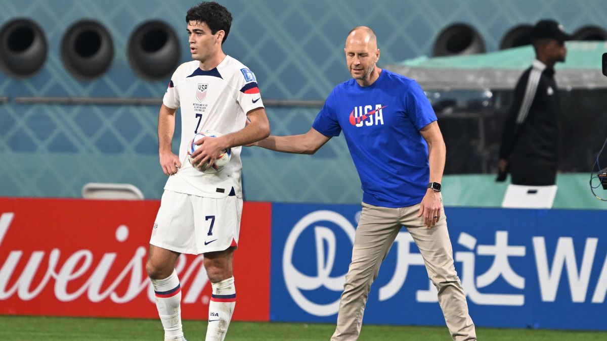 Gio Reyan and Gregg Berhalter at the World Cup.