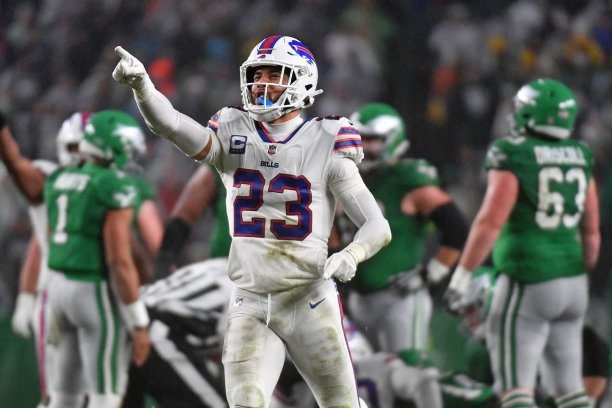 Nov 26, 2023; Philadelphia, Pennsylvania, USA; Buffalo Bills safety Micah Hyde (23) against the Philadelphia Eagles at Lincoln Financial Field. Mandatory Credit: Eric Hartline-Imagn Images