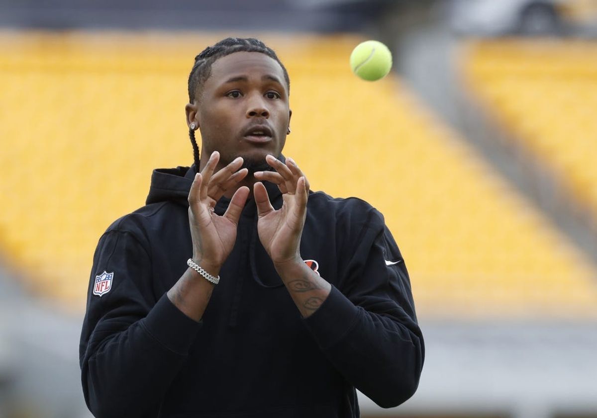 Dec 23, 2023; Pittsburgh, Pennsylvania, USA;  Cincinnati Bengals wide receiver Tee Higgins (5) warms up with tennis balls before the game against the Pittsburgh Steelers at Acrisure Stadium. Mandatory Credit: Charles LeClaire-USA TODAY Sports