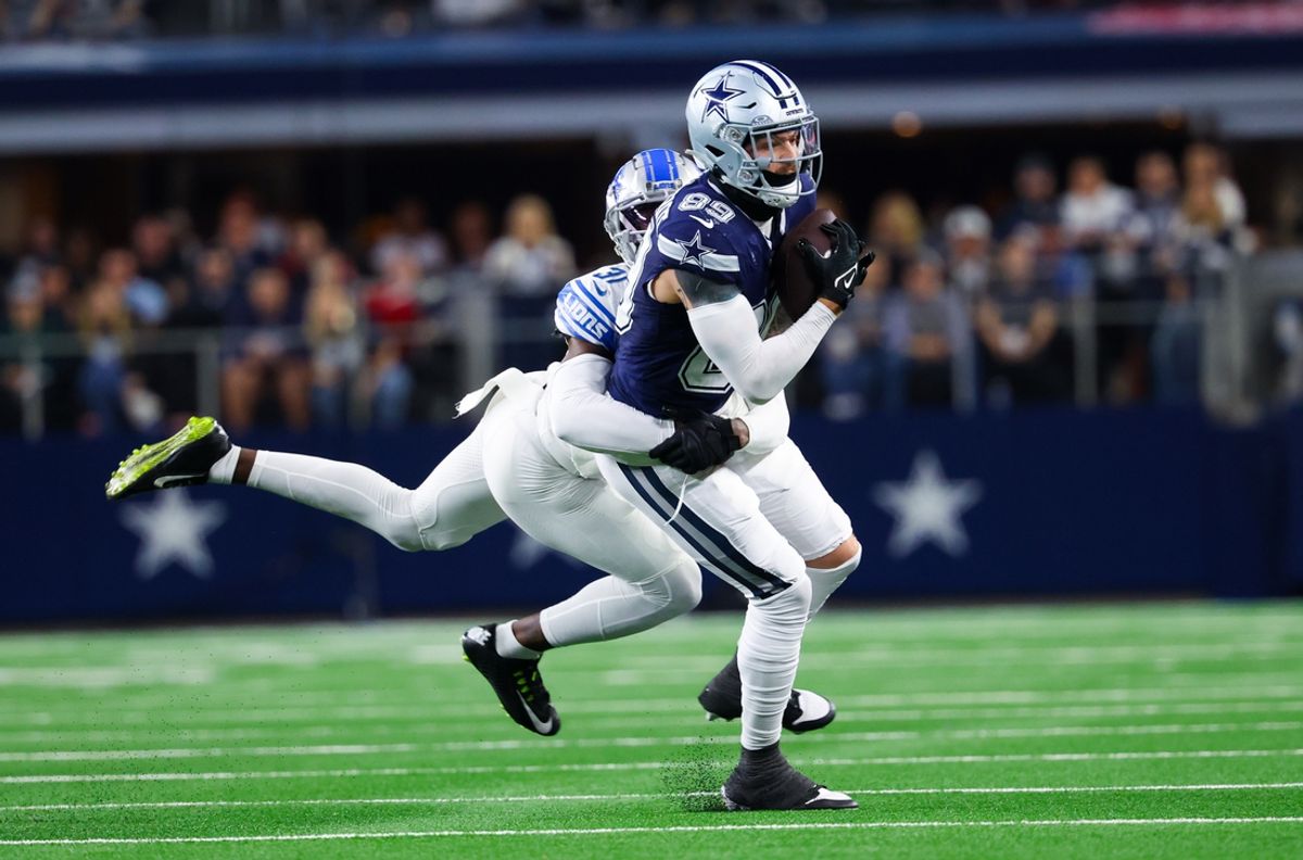 Dec 30, 2023; Arlington, Texas, USA;  Dallas Cowboys tight end Peyton Hendershot (89) catches a pass as Detroit Lions safety Kerby Joseph (31) defends during the first half at AT&T Stadium. Mandatory Credit: Kevin Jairaj-USA TODAY Sports