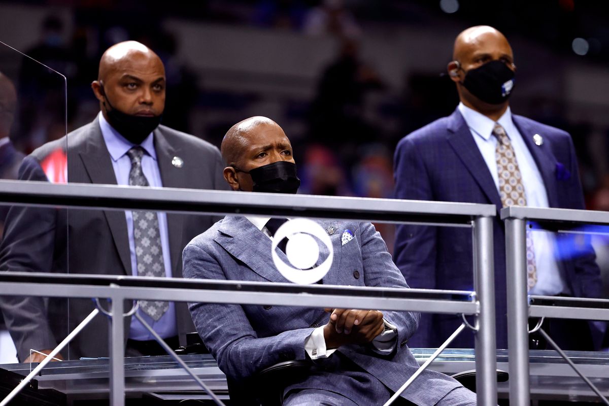 Charles Barkley (l., with Kenny Smith) is a funny guy.