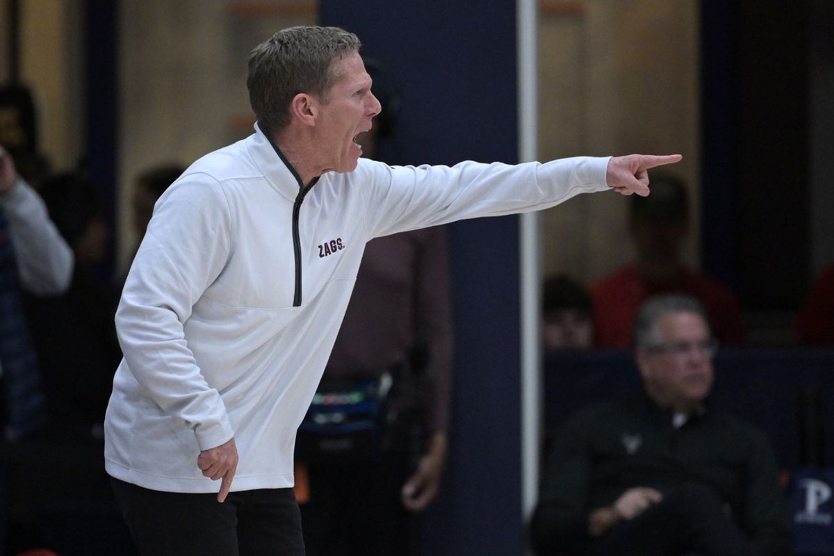 Jan 18, 2024; Malibu, California, USA; Gonzaga Bulldogs head coach Mark Few instructs from the bench in the second half against the Pepperdine Waves at Firestone Fieldhouse. Mandatory Credit: Jayne Kamin-Oncea-Imagn Images