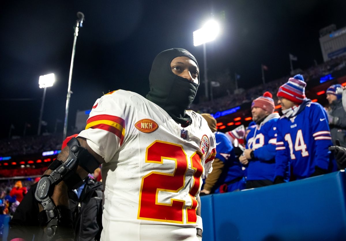Former Buffalo Bills and Kansas City Chiefs safety Mike Edwards (21) is reportedly near a deal with the Titans. Mandatory Credit: Mark J. Rebilas-Imagn Images