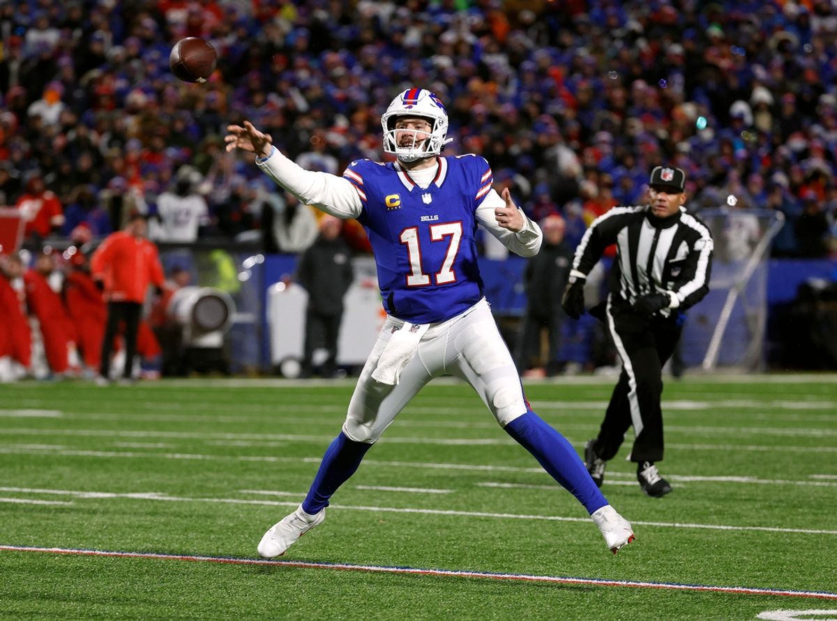 Buffalo Bills quarterback Josh Allen (17) makes an off balance for a 13-yard touchdown to Buffalo Bills wide receiver Khalil Shakir (10).
