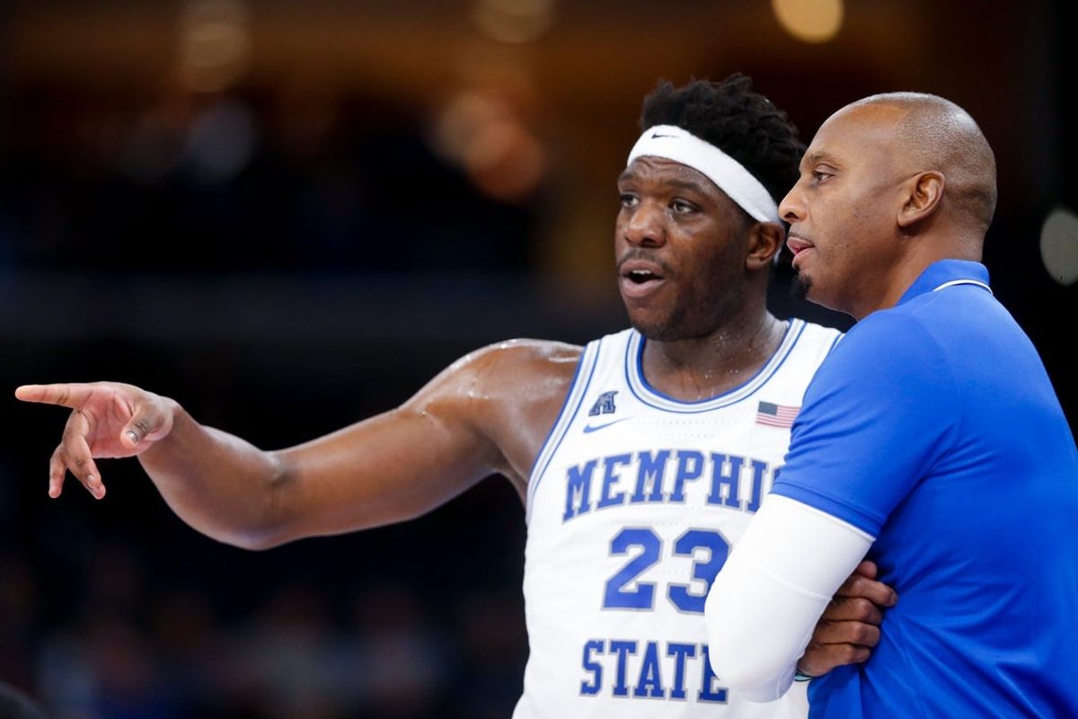 Memphis' Malcolm Dandridge (23) and head coach Penny Hardaway speak to each other during the game between Rice University and the University of Memphis at FedExForum in Memphis, Tenn., on Wednesday, January 31, 2024.