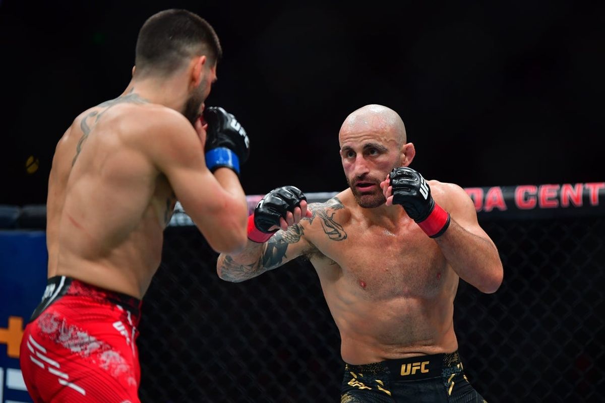 Feb 17, 2024; Anaheim, California, USA; Alexander Volkanovski fights against Ilia Topuria during UFC 298 at Honda Center. Mandatory Credit: Gary A. Vasquez-Imagn Images
