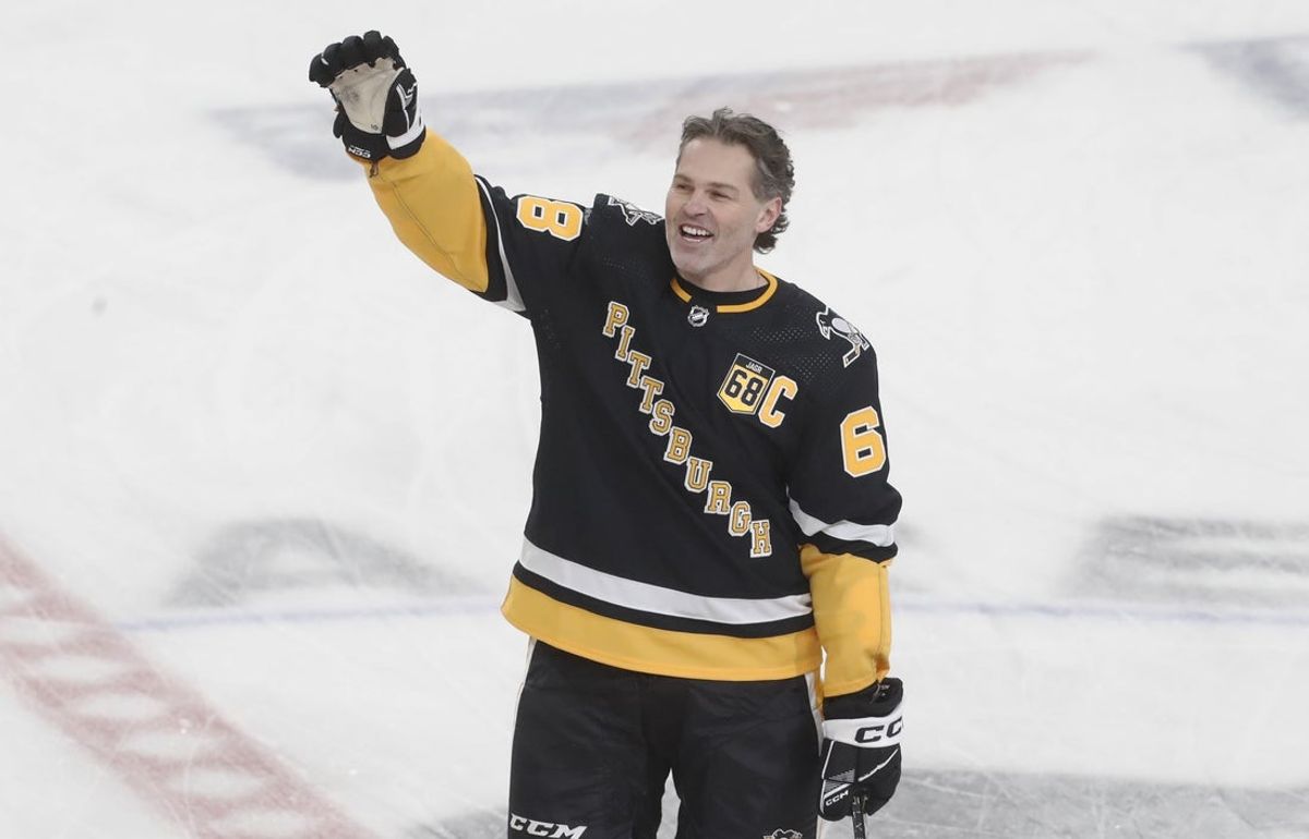 Feb 18, 2024; Pittsburgh, Pennsylvania, USA;  Pittsburgh Penguins former right wing Jaromir Jagr (68) waves to the crowd at the conclusion of warm-ups against the Los Angeles Kings at PPG Paints Arena. Mandatory Credit: Charles LeClaire-Imagn Images