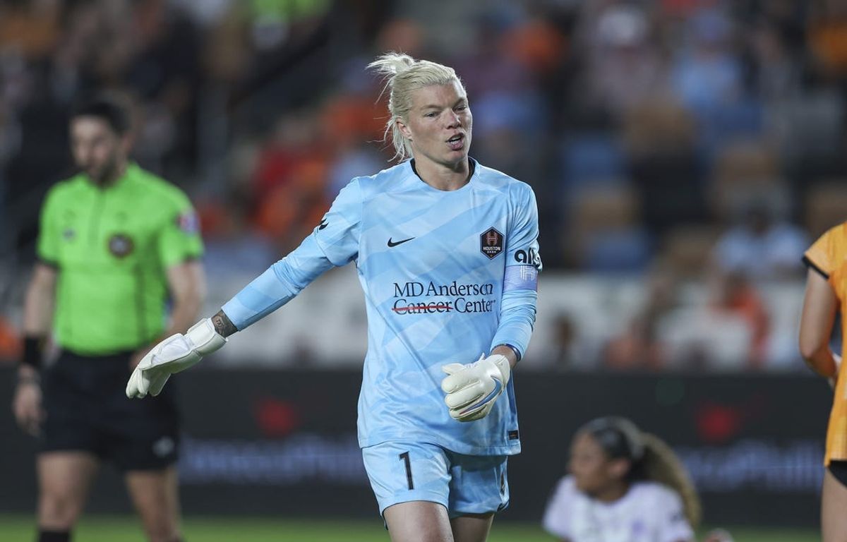 Mar 23, 2024; Houston, Texas, USA; Houston Dash goalkeeper Jane Campbell (1) reacts during the match against the Houston Dash at Shell Energy Stadium. Mandatory Credit: Troy Taormina-USA TODAY Sports