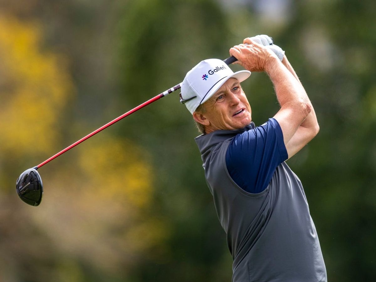 David Toms tees off on 18 during the final round of The Galleri Classic at Mission Hills Country Club in Rancho Mirage, Calif., Sunday, March 31, 2024.
