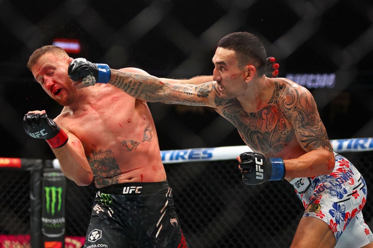 Apr 13, 2024; Las Vegas, Nevada, USA; Max Holloway (blue gloves) fights Justin Gaethje (red gloves) during UFC 300 at T-Mobile Arena. Mandatory Credit: Mark J. Rebilas-Imagn Images