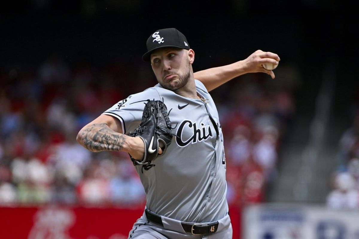 May 5, 2024; St. Louis, Missouri, USA;  Chicago White Sox starting pitcher Garrett Crochet (45) pitches against the St. Louis Cardinals during the first inning at Busch Stadium. Mandatory Credit: Jeff Curry-USA TODAY Sports