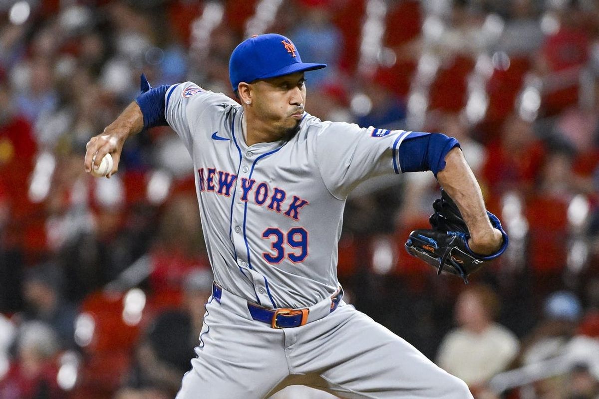May 6, 2024; St. Louis, Missouri, USA;  New York Mets relief pitcher Edwin Diaz (39) pitches against the St. Louis Cardinals at Busch Stadium. Mandatory Credit: Jeff Curry-USA TODAY Sports