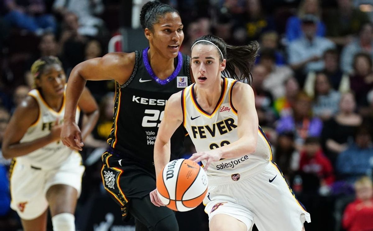 May 14, 2024; Uncasville, Connecticut, USA; Indiana Fever guard Caitlin Clark (22) returns the ball against the Connecticut Sun in the second quarter at Mohegan Sun Arena. Mandatory Credit: David Butler II-USA TODAY Sports